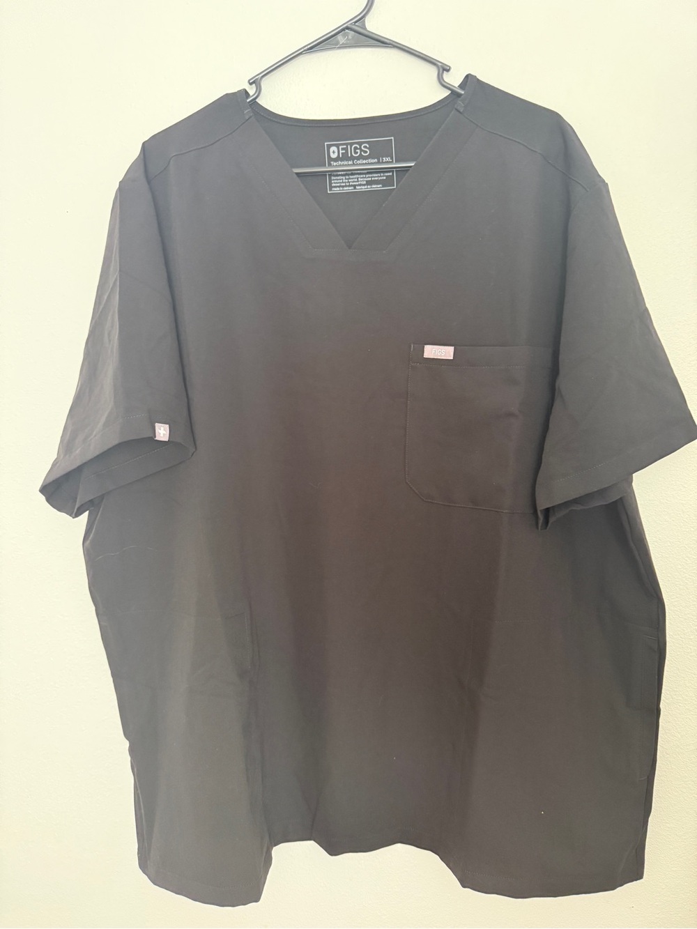 Figs Men’s Black V-Neck Scrub Top with Chest Pocket